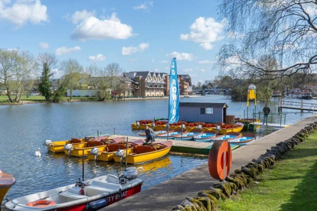 Apartamento Beautiful Windsor 2 Bed, Perfect Location, 5 Mins Walk To Centre, Free Parking, Legoland, Ascot Exterior foto