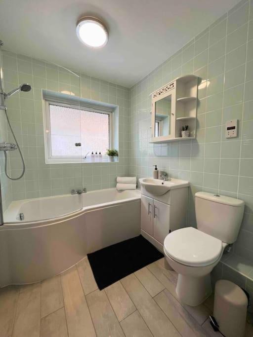 Apartamento Beautiful Windsor 2 Bed, Perfect Location, 5 Mins Walk To Centre, Free Parking, Legoland, Ascot Exterior foto